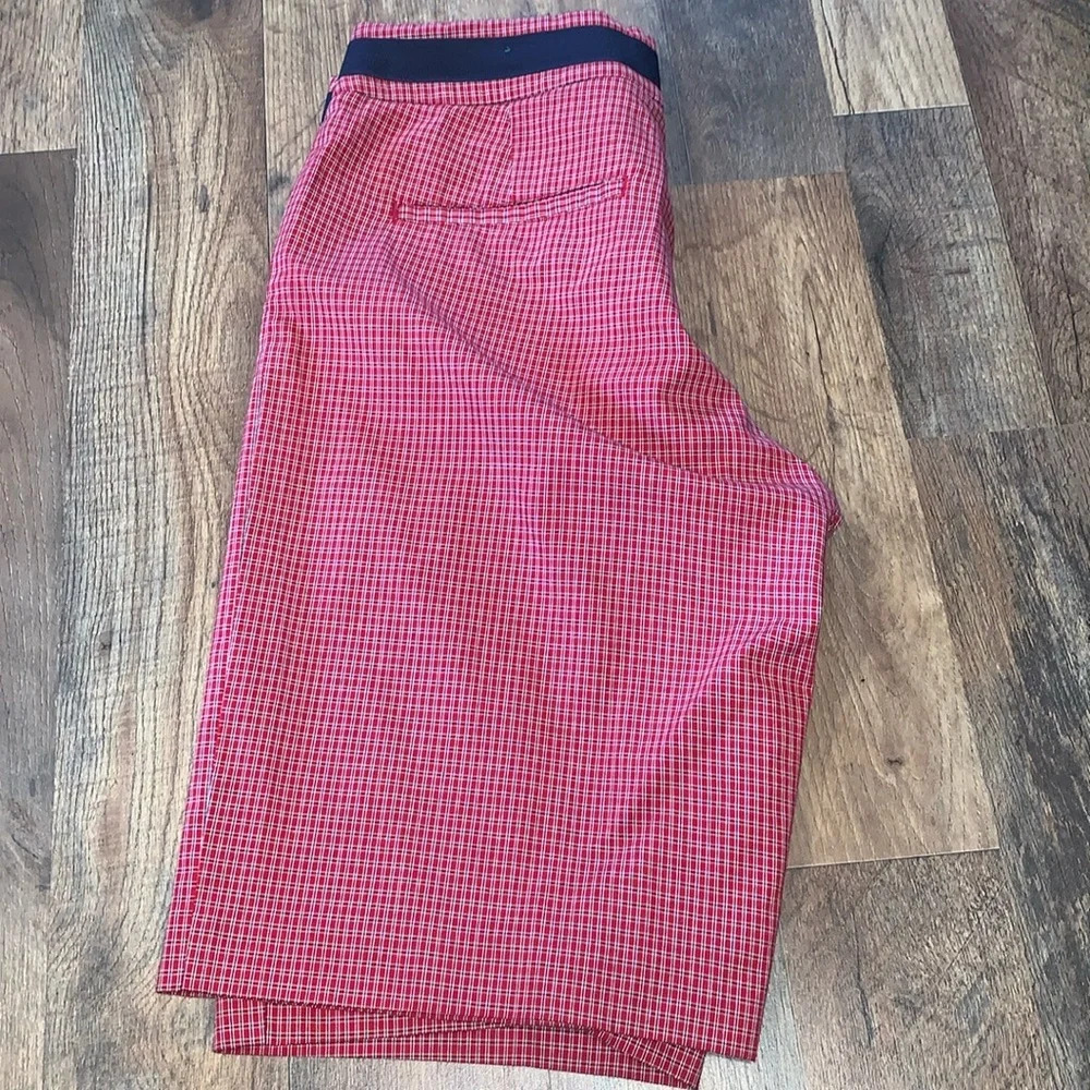 Tommy Hilfiger Golf Shorts. Size 2. Plaid.